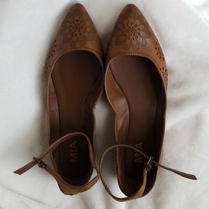 Brown pointed ballet flats